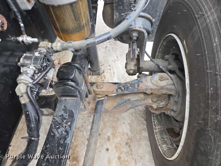 image for item EB1213 2012 Kenworth T800 truck cab and chassis