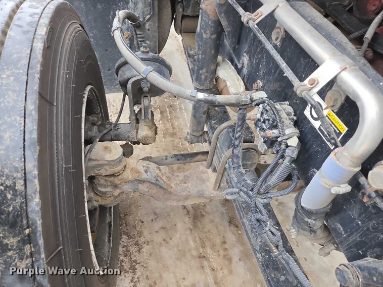 image for item EB1213 2012 Kenworth T800 truck cab and chassis