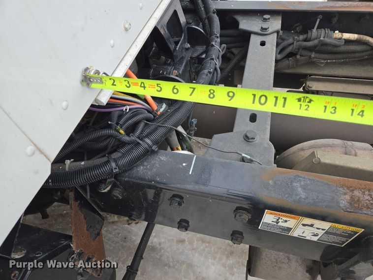 image for item EB1213 2012 Kenworth T800 truck cab and chassis