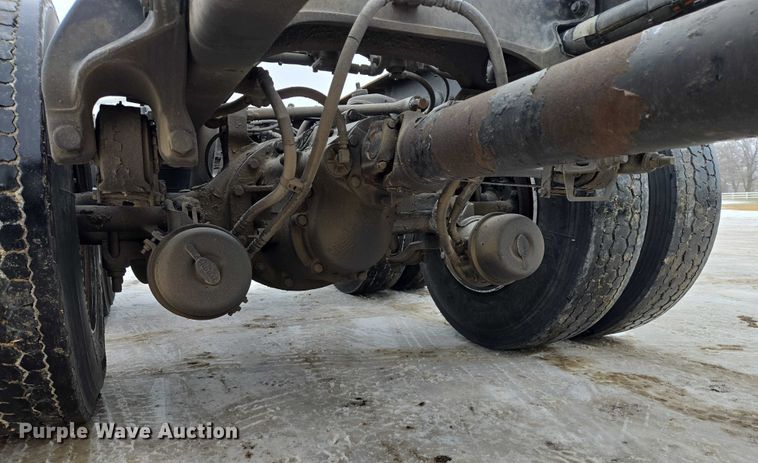 image for item EB1213 2012 Kenworth T800 truck cab and chassis