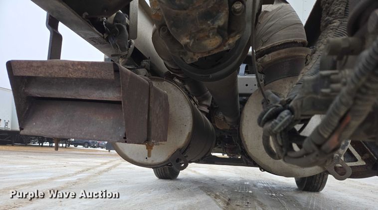 image for item EB1213 2012 Kenworth T800 truck cab and chassis