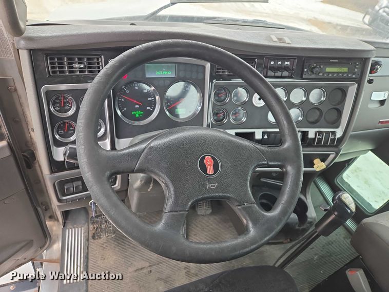 image for item EB1213 2012 Kenworth T800 truck cab and chassis