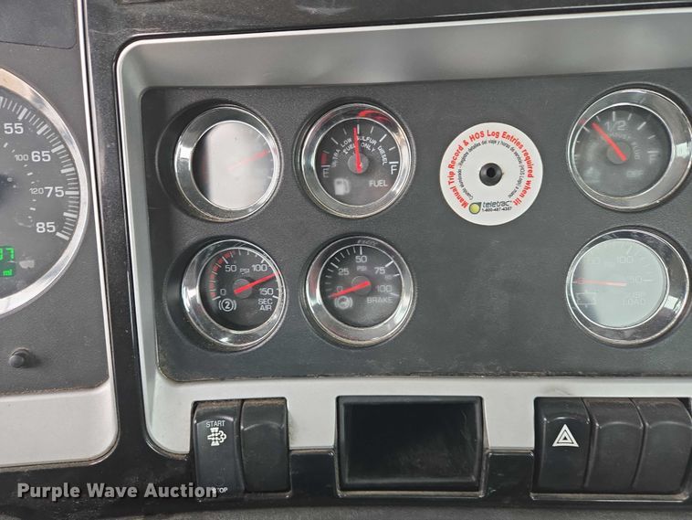 image for item EB1213 2012 Kenworth T800 truck cab and chassis