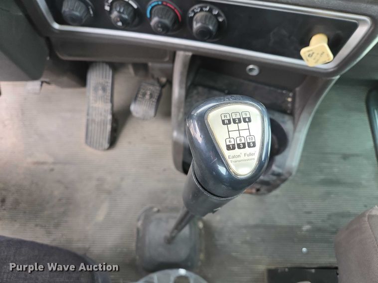 image for item EB1213 2012 Kenworth T800 truck cab and chassis