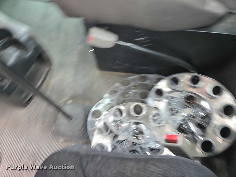 image for item EB1213 2012 Kenworth T800 truck cab and chassis