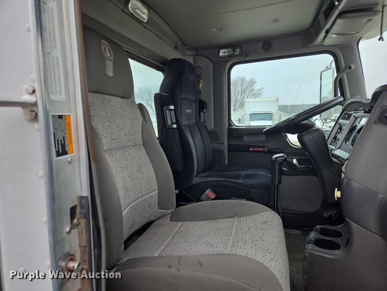 image for item EB1213 2012 Kenworth T800 truck cab and chassis