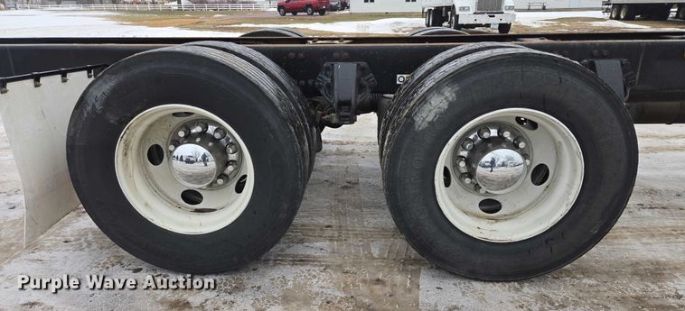 image for item EB1213 2012 Kenworth T800 truck cab and chassis