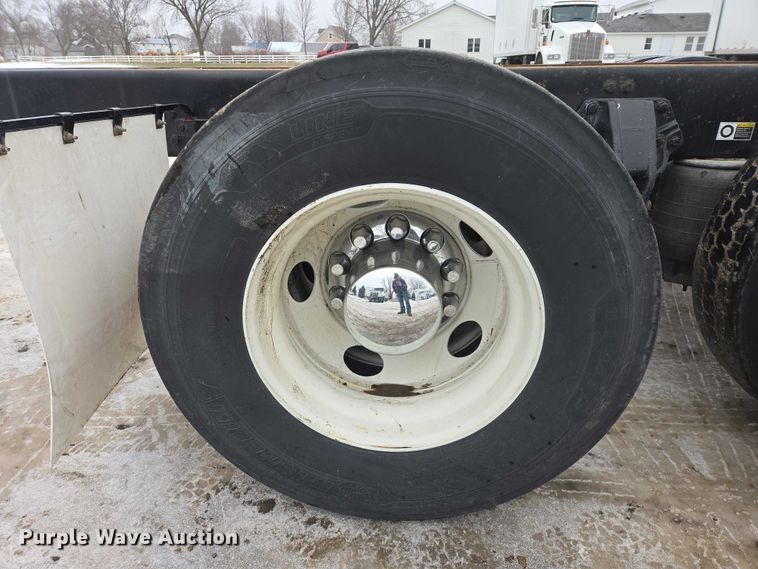 image for item EB1213 2012 Kenworth T800 truck cab and chassis