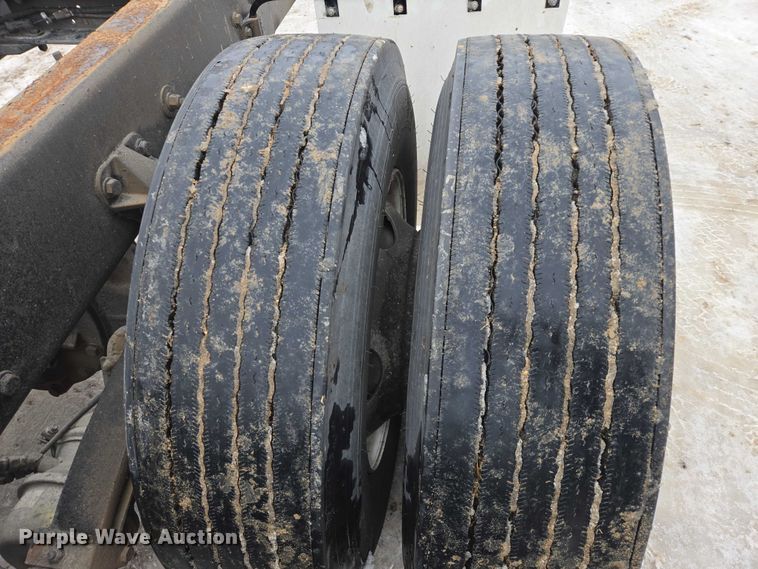 image for item EB1213 2012 Kenworth T800 truck cab and chassis