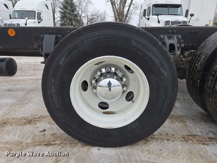 image for item EB1213 2012 Kenworth T800 truck cab and chassis