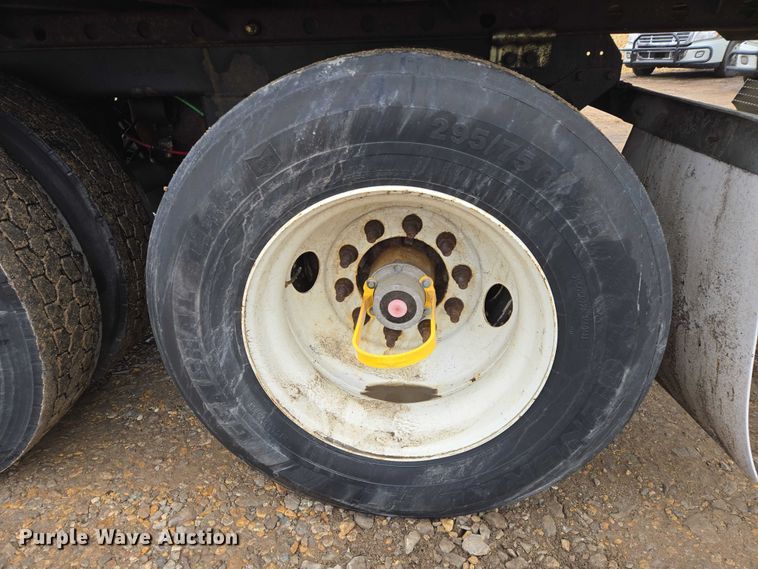 image for item EB1219 2013 Vanguard National Trailer Corporation VIP 4000 dry van trailer