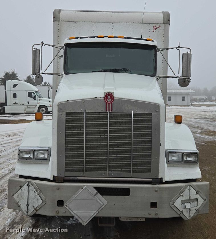 image for item EB1221 2016 Kenworth T800 box truck