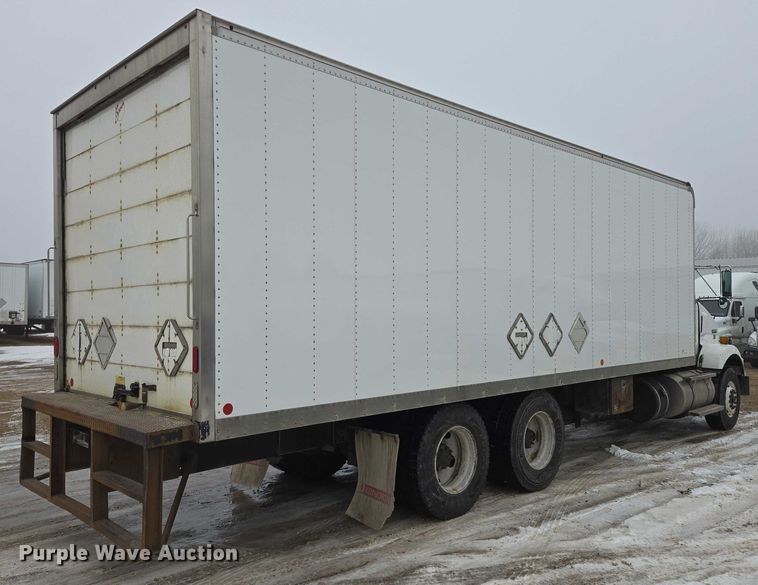 image for item EB1221 2016 Kenworth T800 box truck