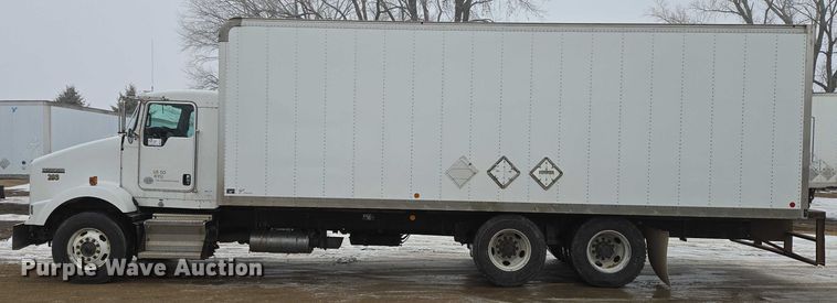 image for item EB1221 2016 Kenworth T800 box truck