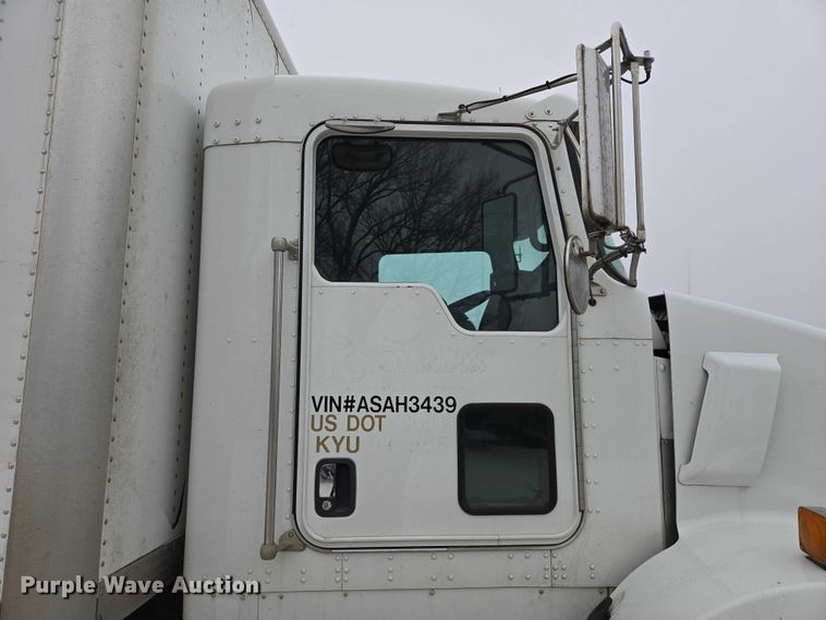 image for item EB1221 2016 Kenworth T800 box truck