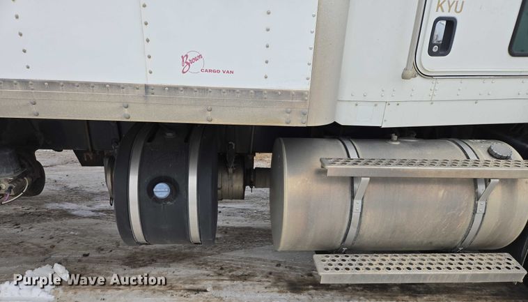 image for item EB1221 2016 Kenworth T800 box truck