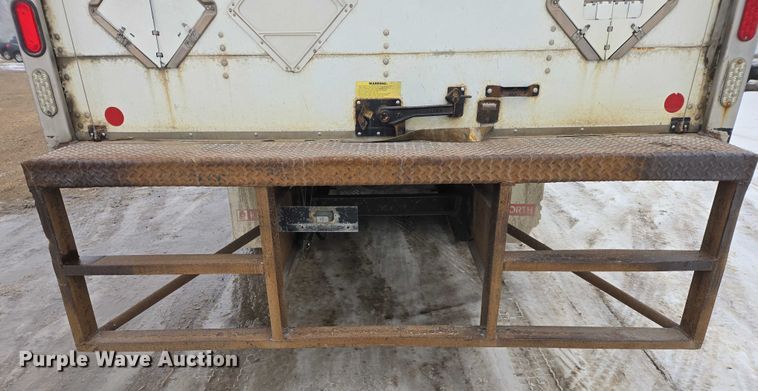 image for item EB1221 2016 Kenworth T800 box truck