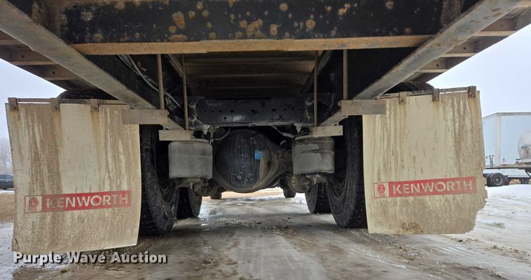 image for item EB1221 2016 Kenworth T800 box truck