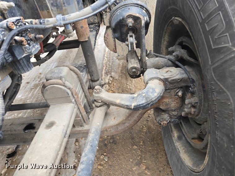 image for item EB1221 2016 Kenworth T800 box truck