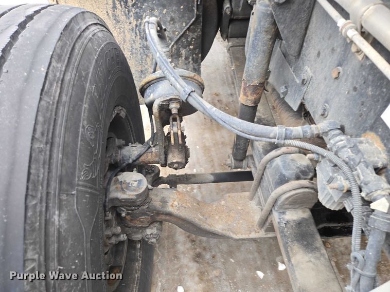 image for item EB1221 2016 Kenworth T800 box truck