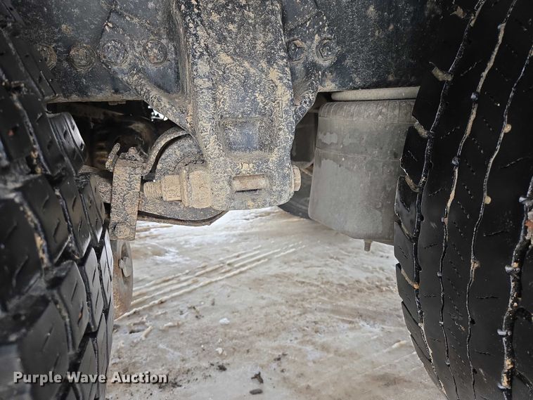 image for item EB1221 2016 Kenworth T800 box truck