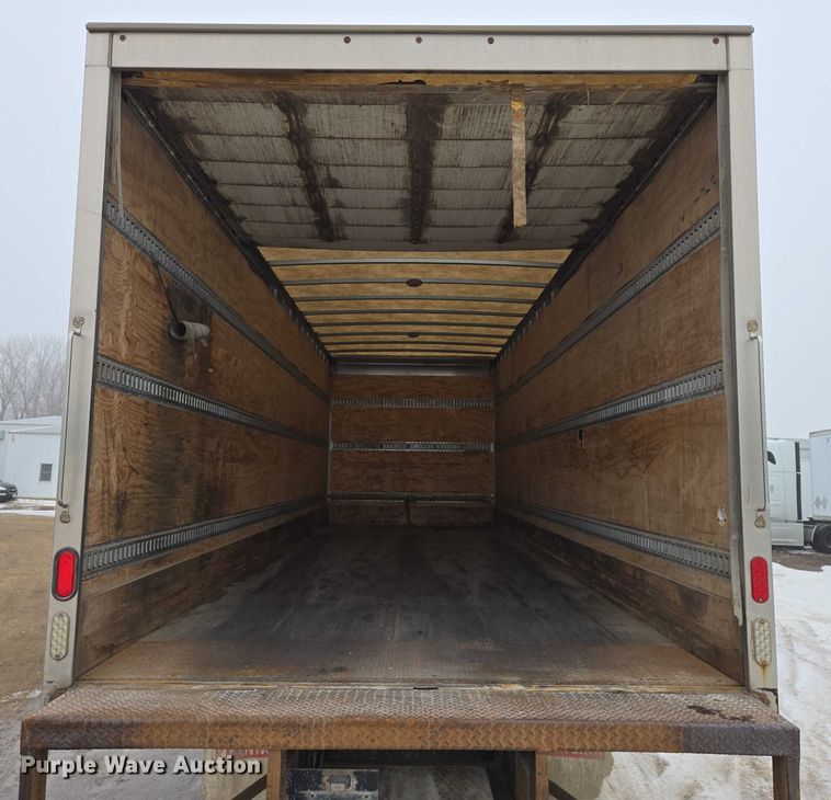 image for item EB1221 2016 Kenworth T800 box truck