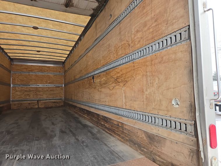 image for item EB1221 2016 Kenworth T800 box truck