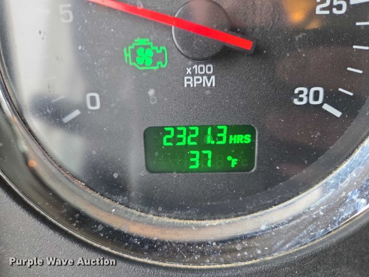 image for item EB1221 2016 Kenworth T800 box truck