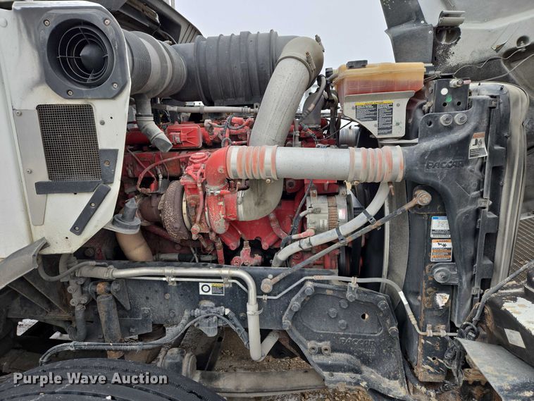 image for item EB1221 2016 Kenworth T800 box truck