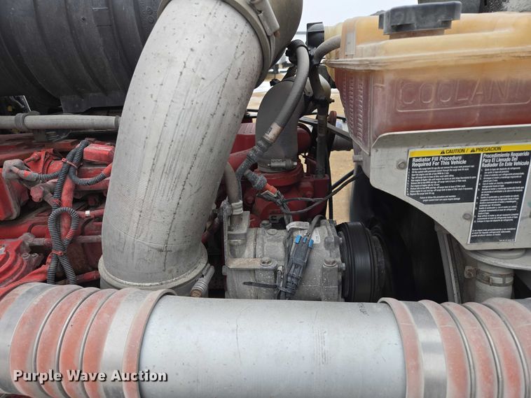 image for item EB1221 2016 Kenworth T800 box truck