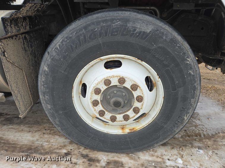 image for item EB1221 2016 Kenworth T800 box truck