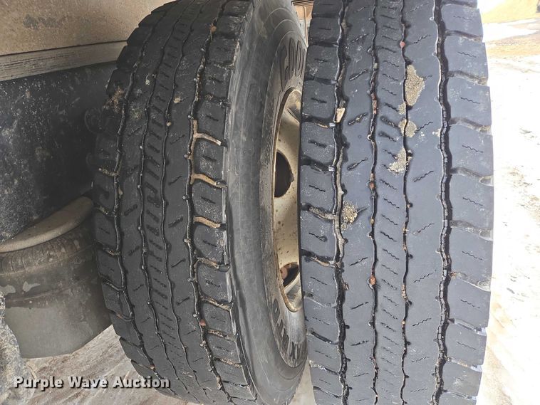 image for item EB1221 2016 Kenworth T800 box truck