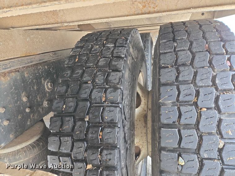 image for item EB1221 2016 Kenworth T800 box truck