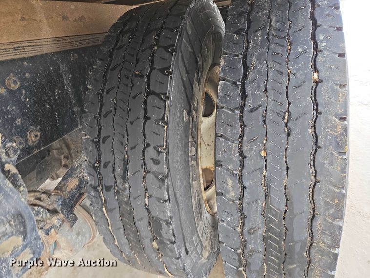 image for item EB1221 2016 Kenworth T800 box truck