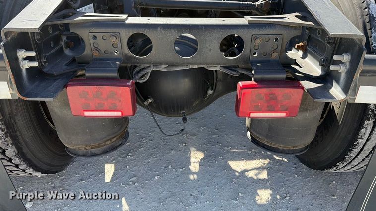 image for item ED5087 2019 International LT625 semi truck