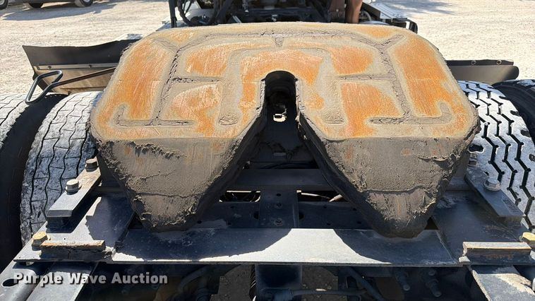 image for item ED5087 2019 International LT625 semi truck