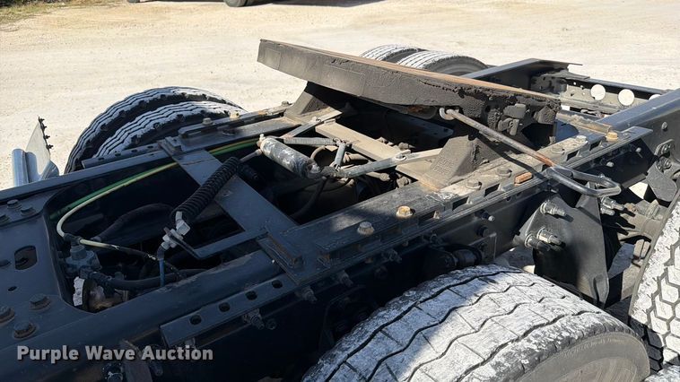 image for item ED5087 2019 International LT625 semi truck