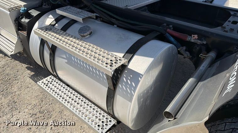 image for item ED5087 2019 International LT625 semi truck