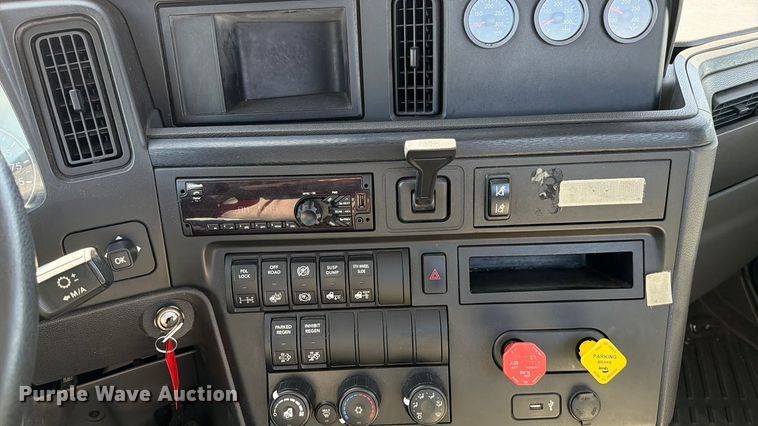 image for item ED5087 2019 International LT625 semi truck