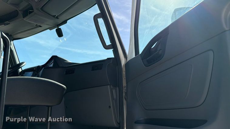 image for item ED5087 2019 International LT625 semi truck