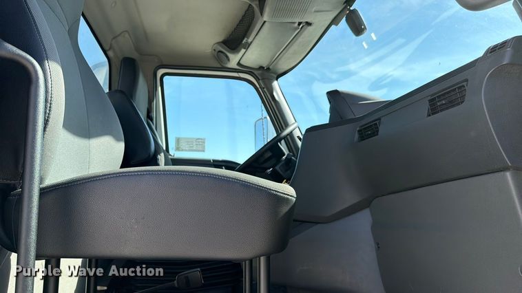 image for item ED5087 2019 International LT625 semi truck