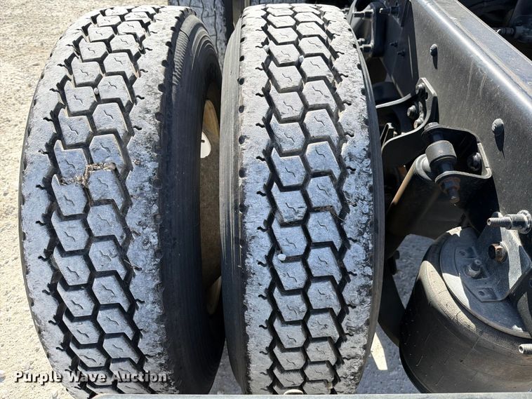 image for item ED5087 2019 International LT625 semi truck