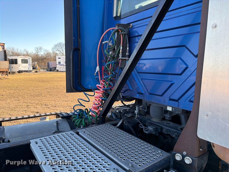 image for item ED5088 2020 International LT625 semi truck