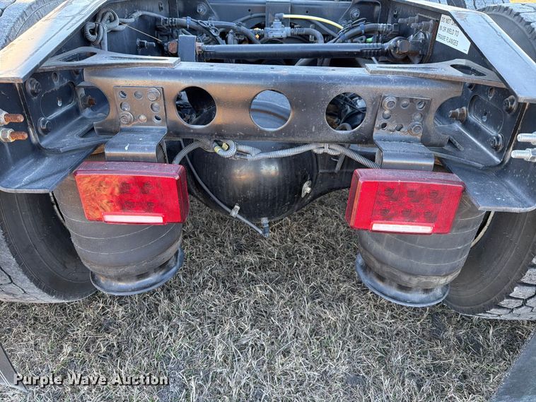 image for item ED5088 2020 International LT625 semi truck