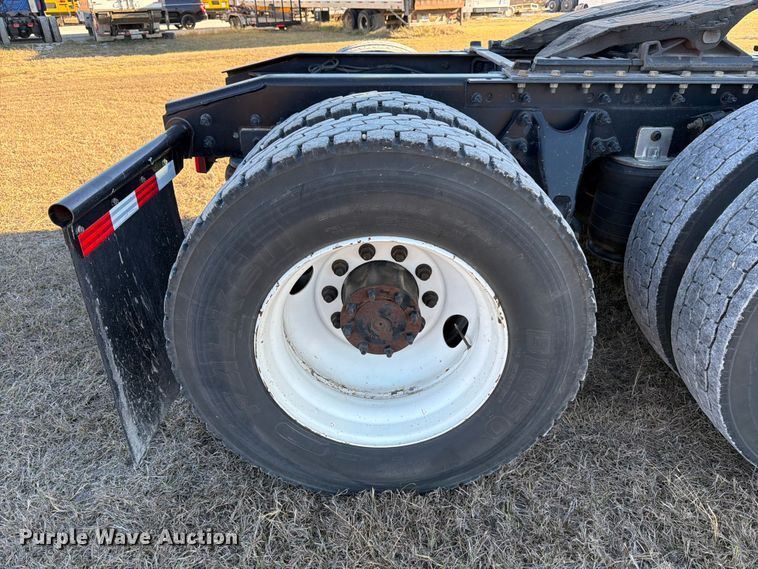 image for item ED5088 2020 International LT625 semi truck