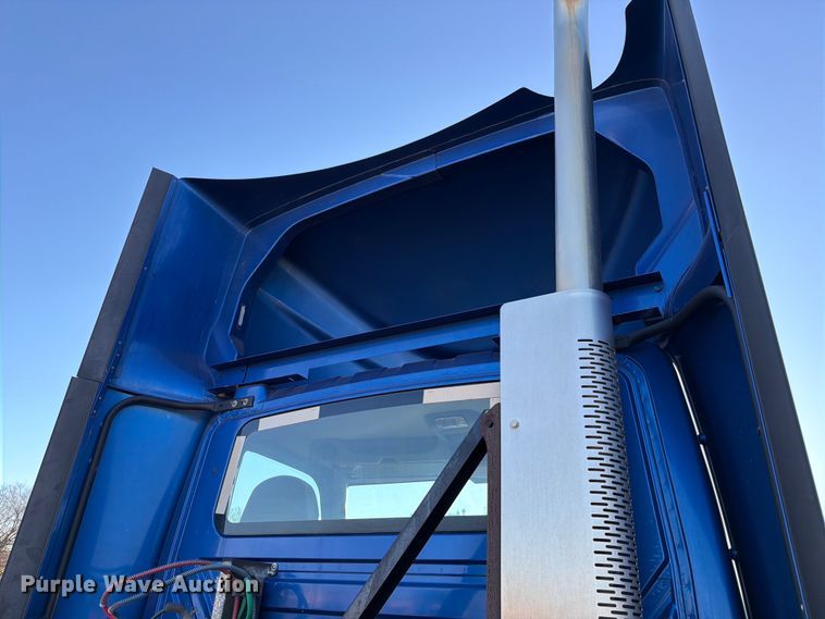 image for item ED5089 2020 International LT625 semi truck