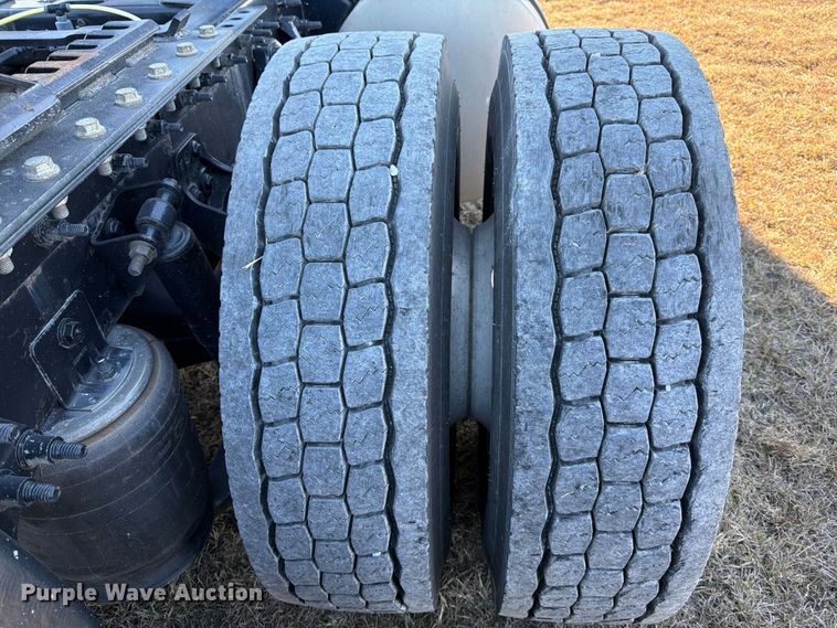 image for item ED5089 2020 International LT625 semi truck