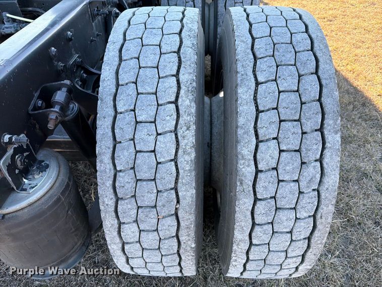 image for item ED5089 2020 International LT625 semi truck