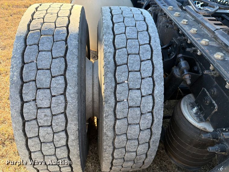 image for item ED5089 2020 International LT625 semi truck