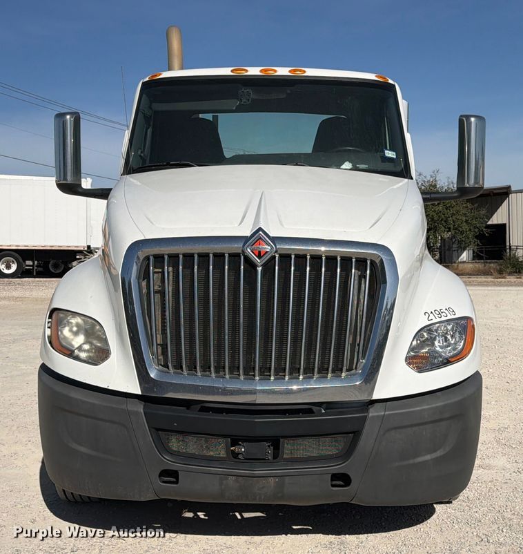 image for item ED5091 2019 International LT625 semi truck